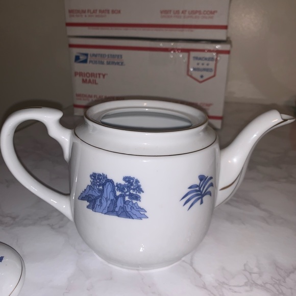 Vintage Made in Taiwan Tea Pot - Picture 6 of 12